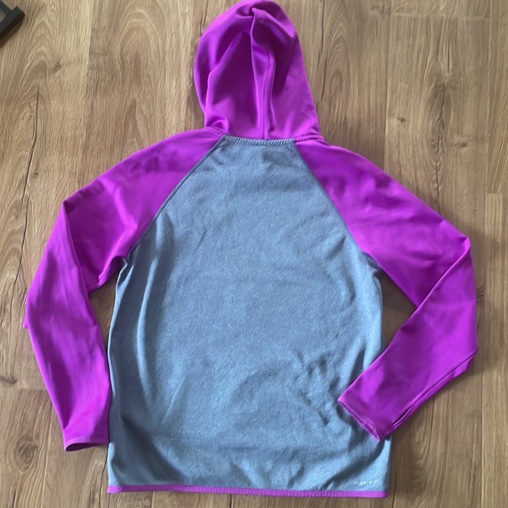 Women’s NIKE therma-fit hooded sweatshirt - Picture 3 of 3